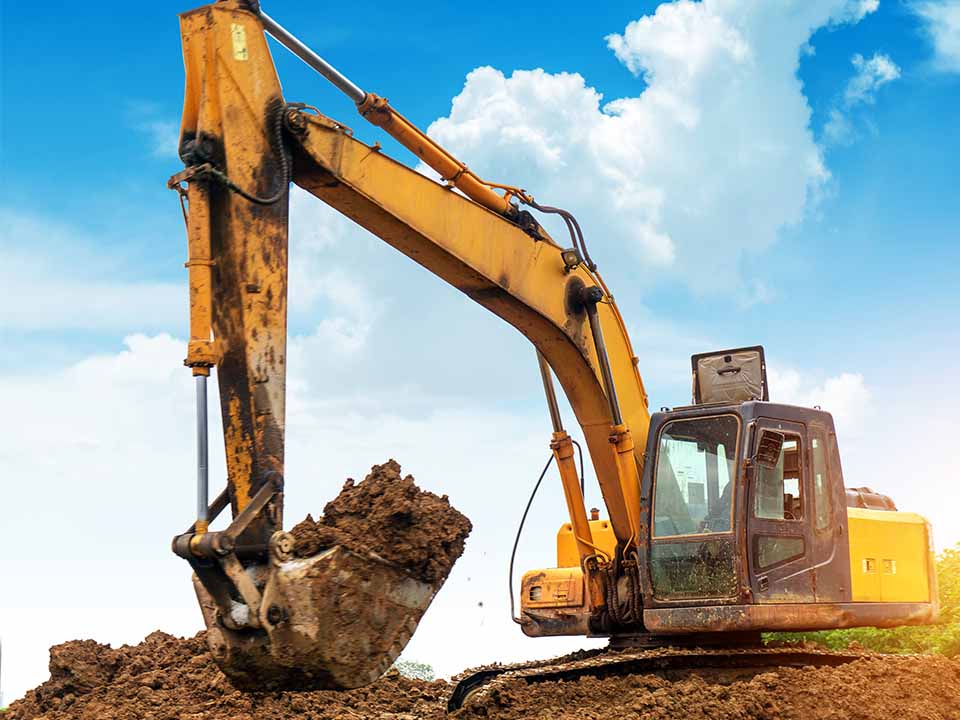 Bagger steht auf einer Baustelle