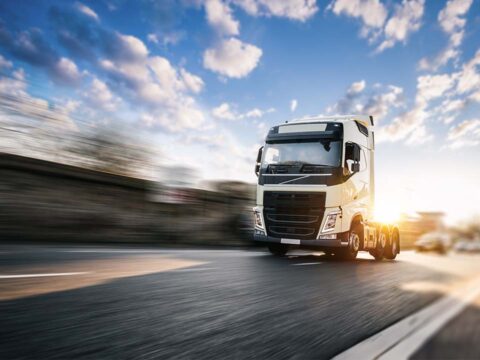LKW auf einer Autobahn