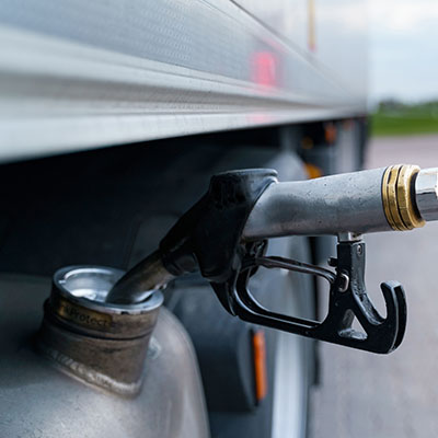LKW wird betankt